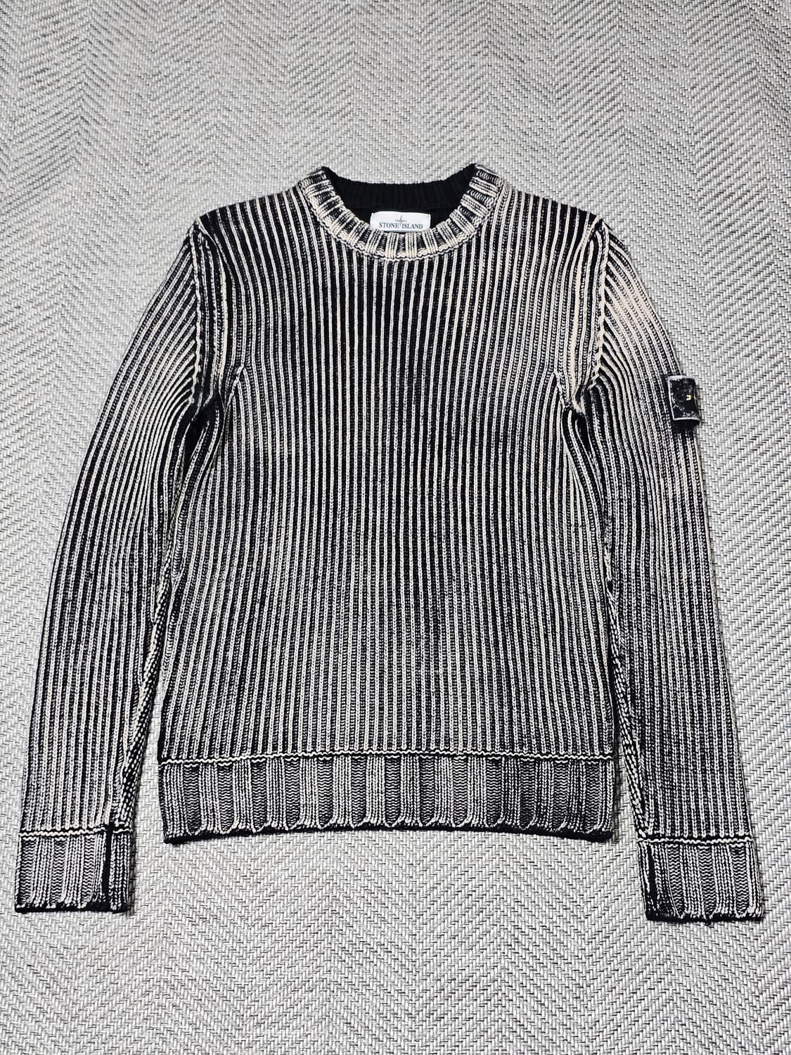 스톤아일랜드 프로스트 핸드 코러싱 니트 상품이미지1