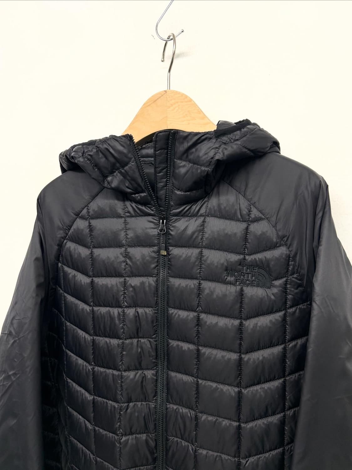 노스페이스 티볼 브이모션 하이브리드 후디 경량패딩 상품이미지3