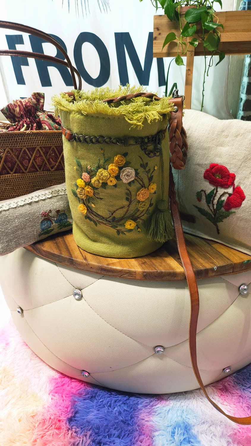 린넨 프랑스자수 핸드메이드 원통 손가방 크로스백  상품이미지1