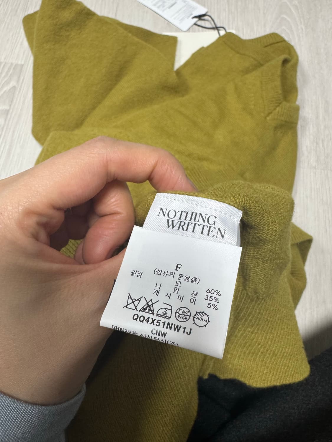 [새상품] 낫띵리튼 puno 브이넥 풀오버 올리브 프리사이즈 상품이미지5