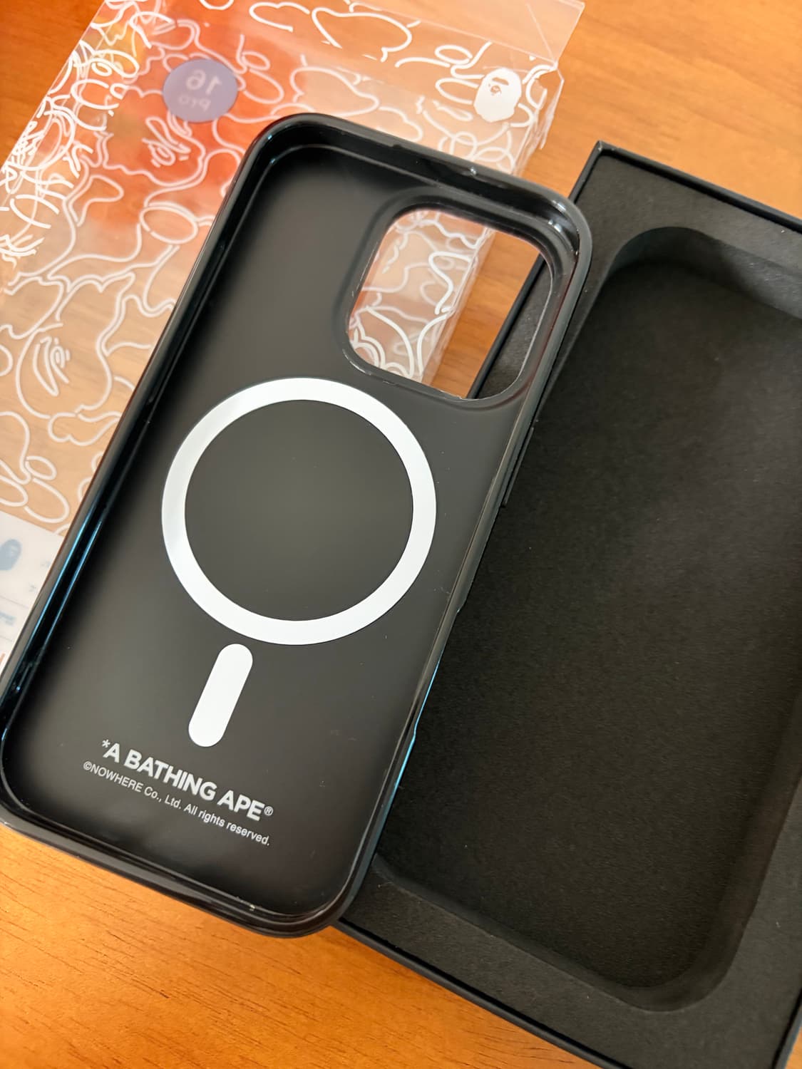 베이프 아이폰16프로 케이스 상품이미지4