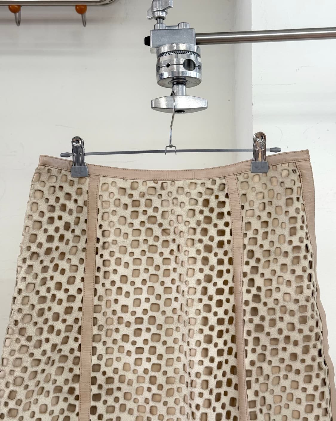 살바토레 페라가모 베이지 레이저컷 스커트 상품이미지2