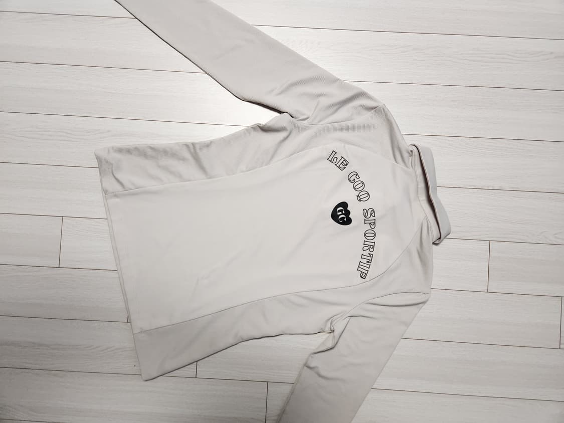 르꼬끄 여성 긴팔 카라 티셔츠 사이즈s

오염 하자없이 깨끗해요^^ 상품이미지5