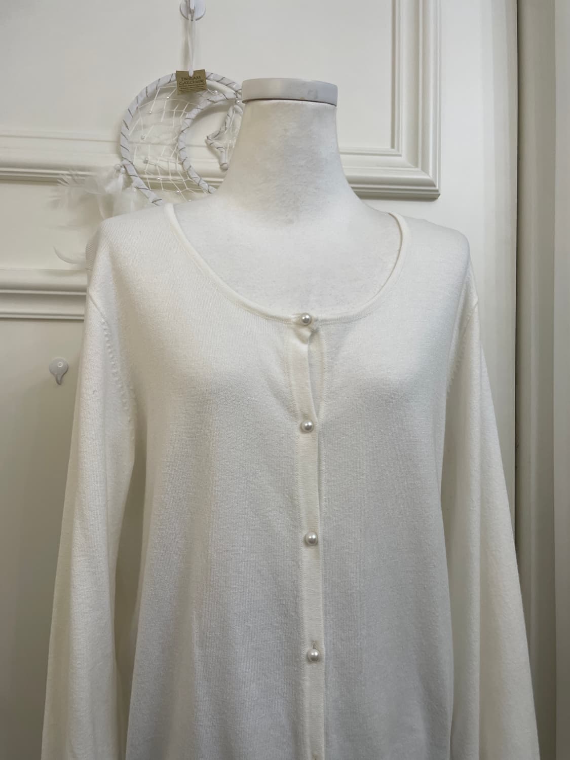 white pearl button pure cardigan 상품이미지6