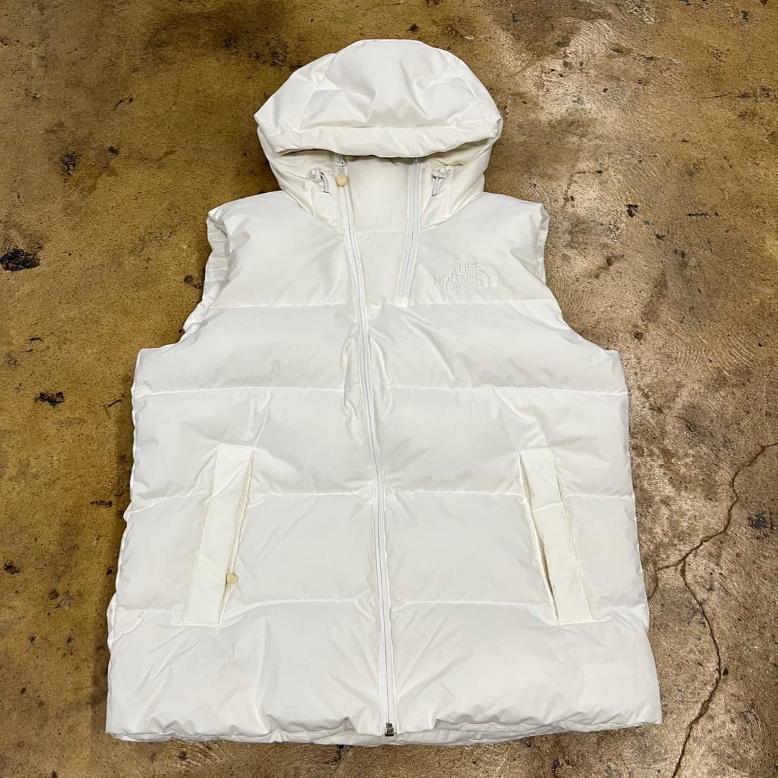 노스페이스 화이트 후드 패딩 조끼  상품이미지2