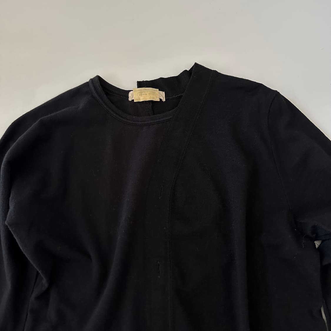 꼼데가르송 comme des garcons 비대칭 디테일 티셔츠 상품이미지2