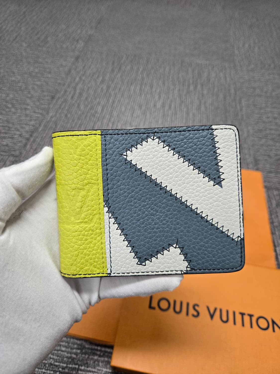 [특가][정품] 루이비통 토뤼옹 반지갑 상품이미지1