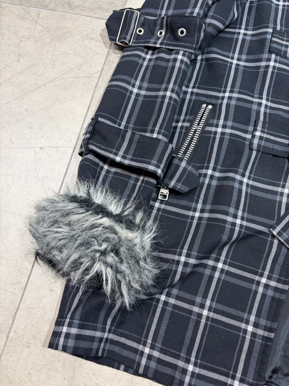 Devlin bass 락펑크 체크 버클 퍼 코트 상품이미지2