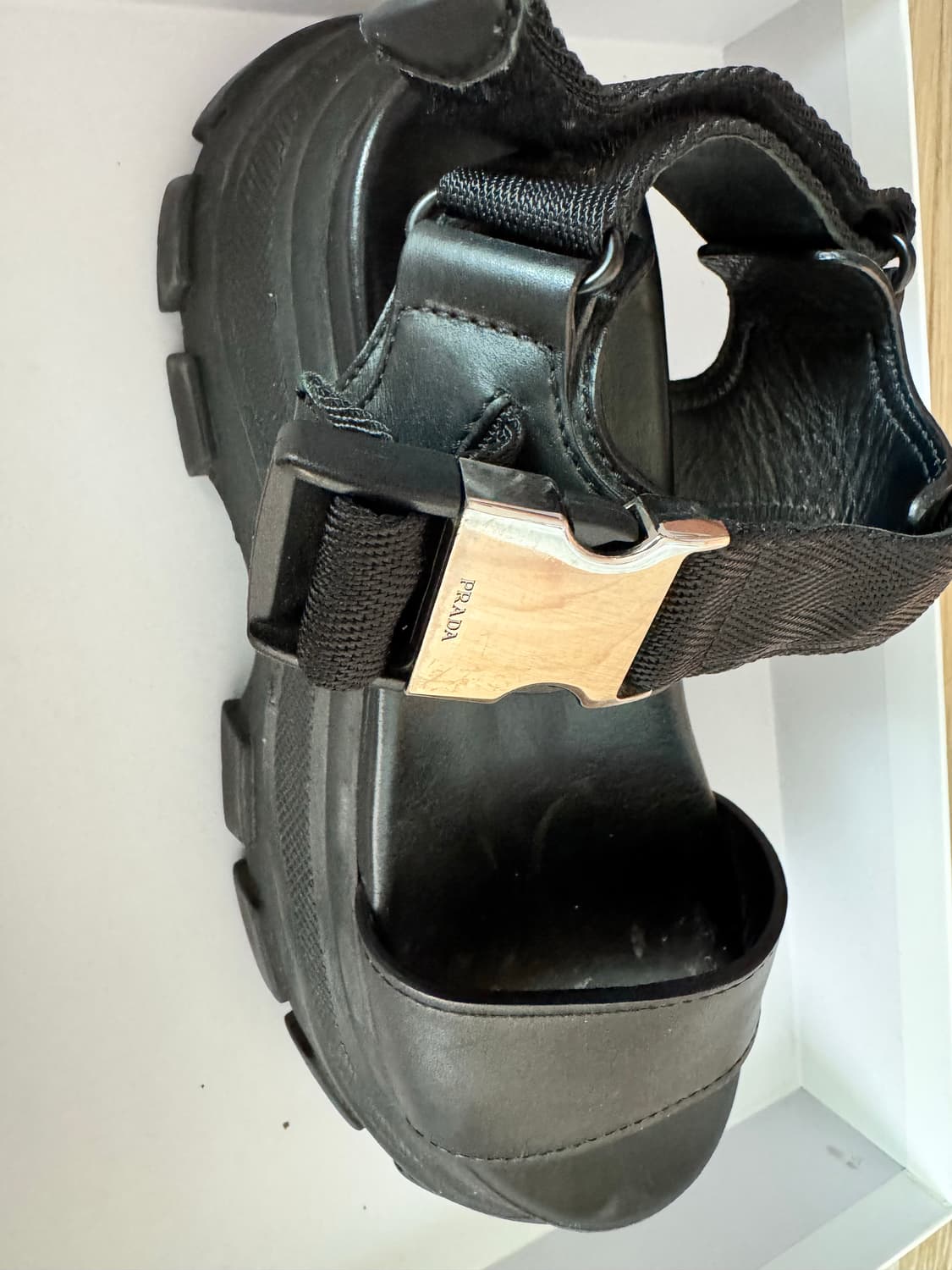 프라다 블랙 플랫폼 샌들 상품이미지1