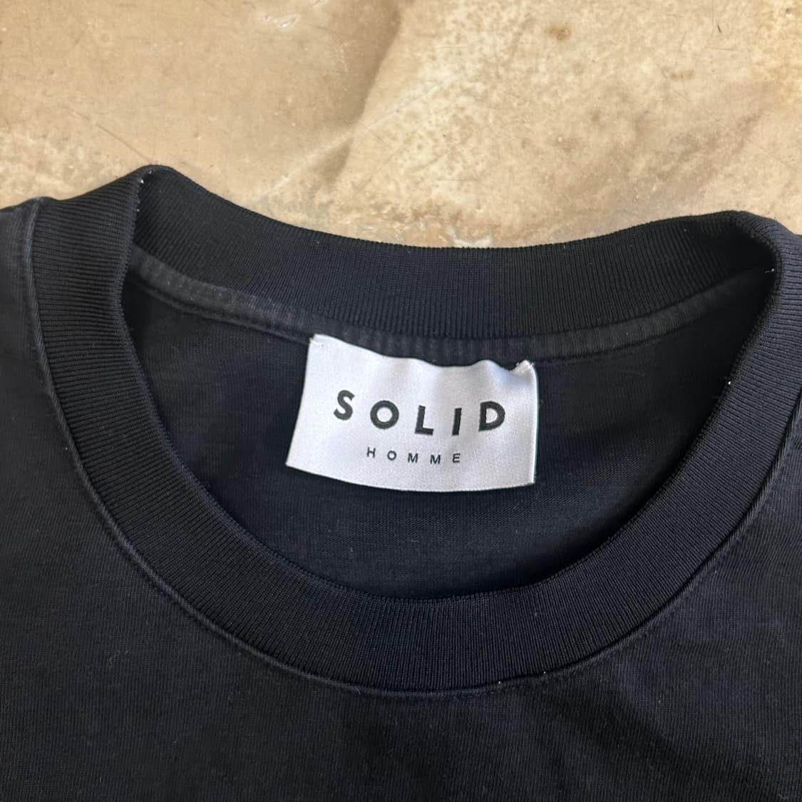 48 솔리드옴므 나비 프린팅 블랙 반팔티 상품이미지4