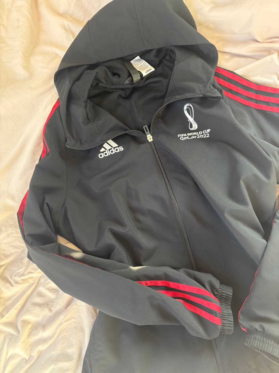 (🚨희귀) 아디다스 카타르 월드컵 2022 트랙 집업 블랙 레드 삼선 상품이미지3