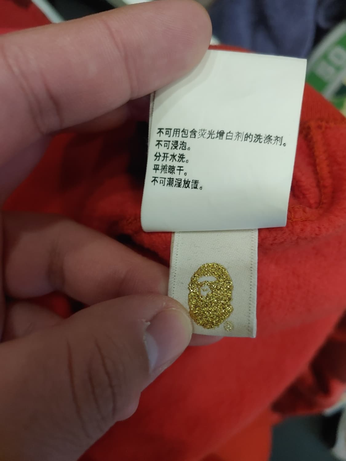 [L] 베이프 스왈로브스키 베이프 로고 레드카모 후드집업 상품이미지7