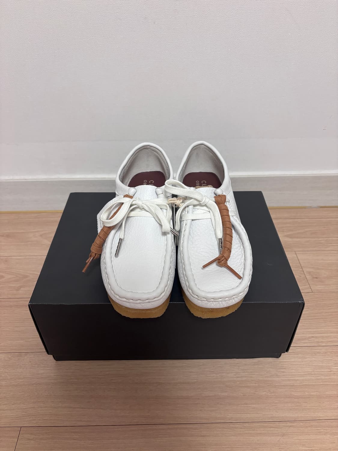 새상품) 240 클락스 왈라비 화이트 상품이미지2