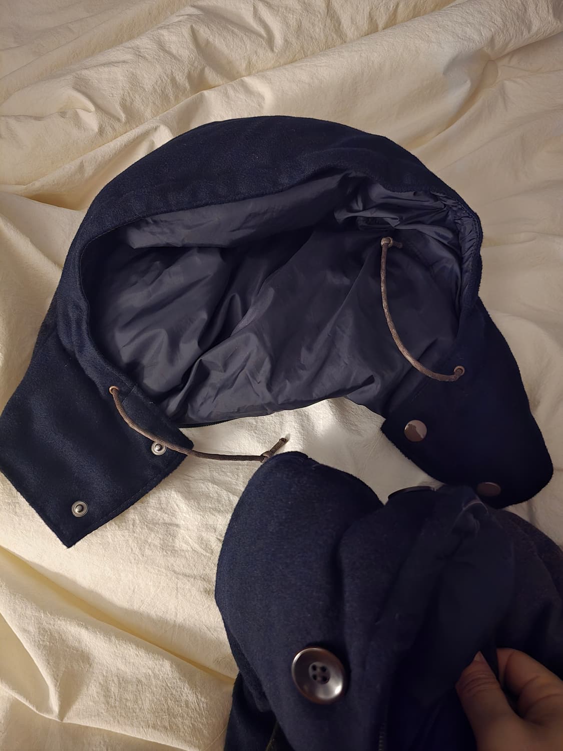 슈가케인 캐시미어,울 후드틸부착 패딩조끼입니다. 상품이미지5