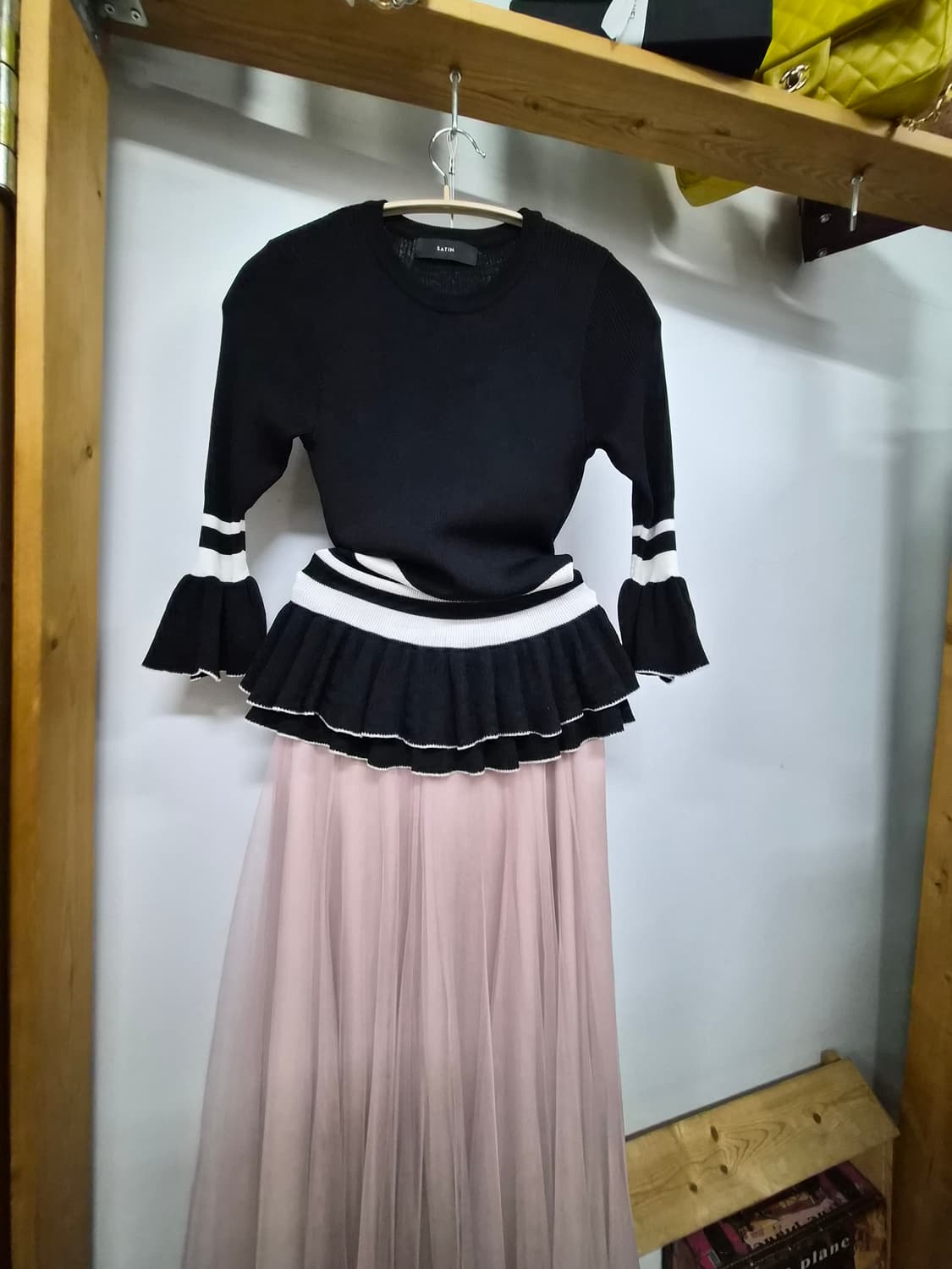 샤틴 프릴 니트 상품이미지1