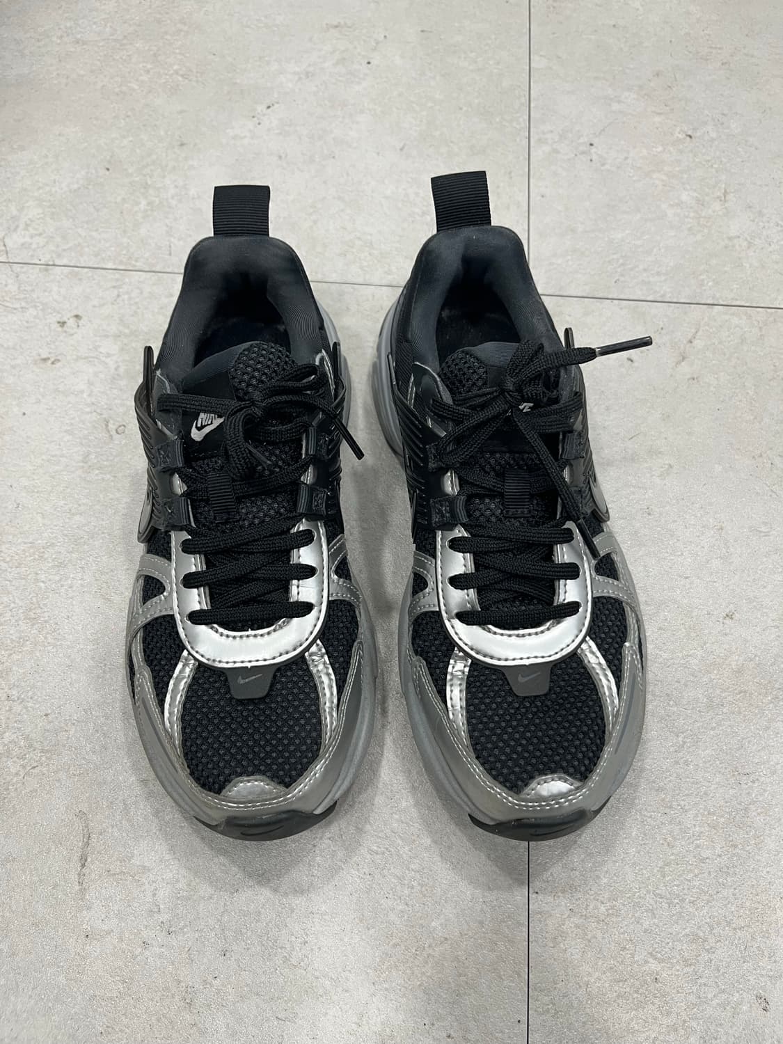 나이키 v2k런 블랙 다크 스모크 그레이 240 상품이미지1