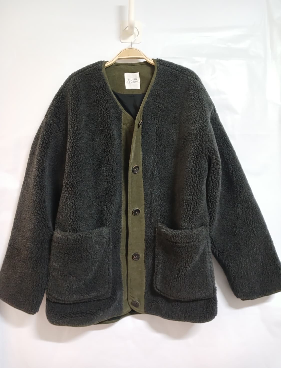 (F,실측 105) 스튜디오 톰보이 여성 뽀글이 부클 가디건 상품이미지1