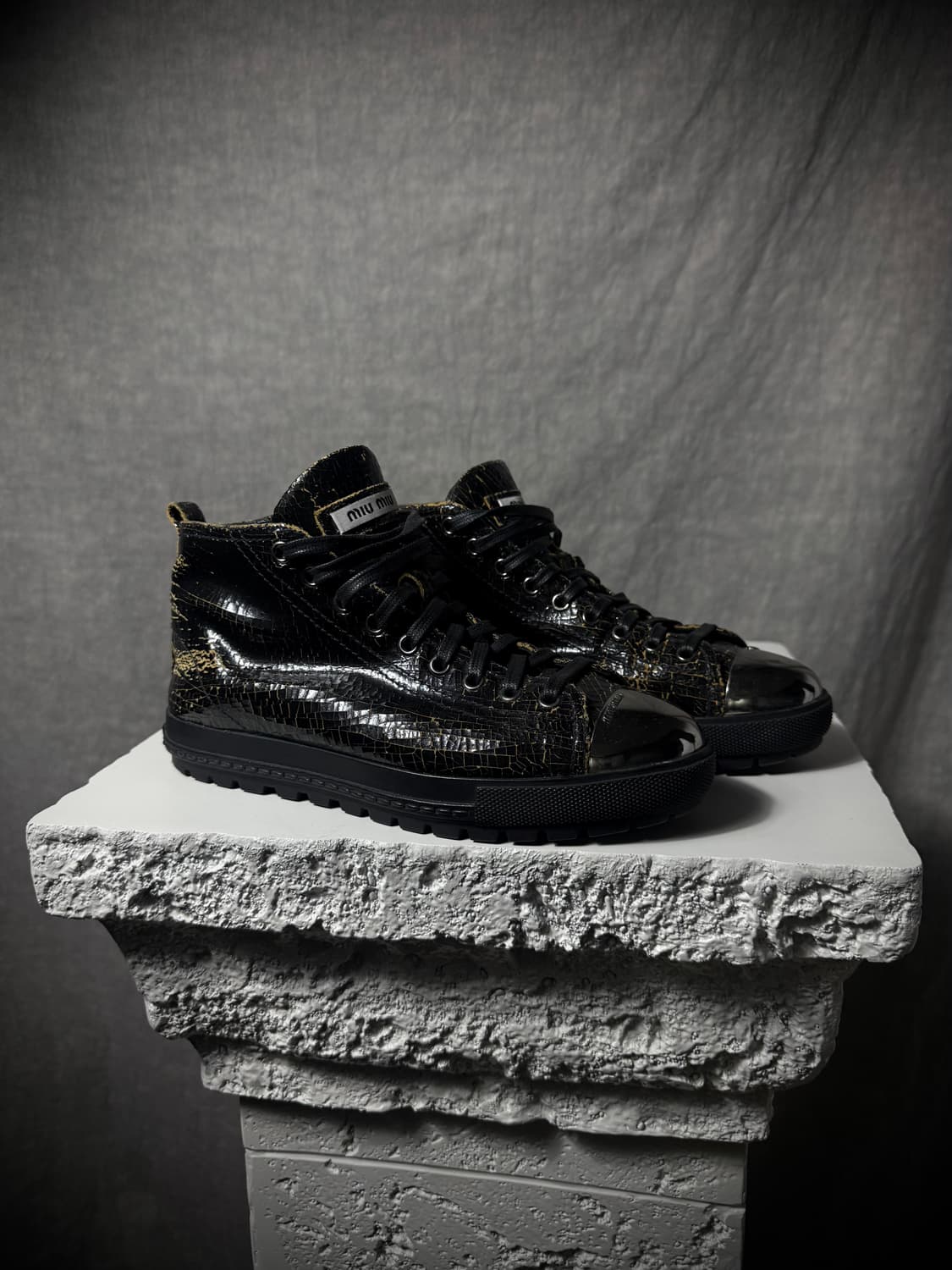 Miu Miu Distressed Crack High-Top Sneake 상품이미지1