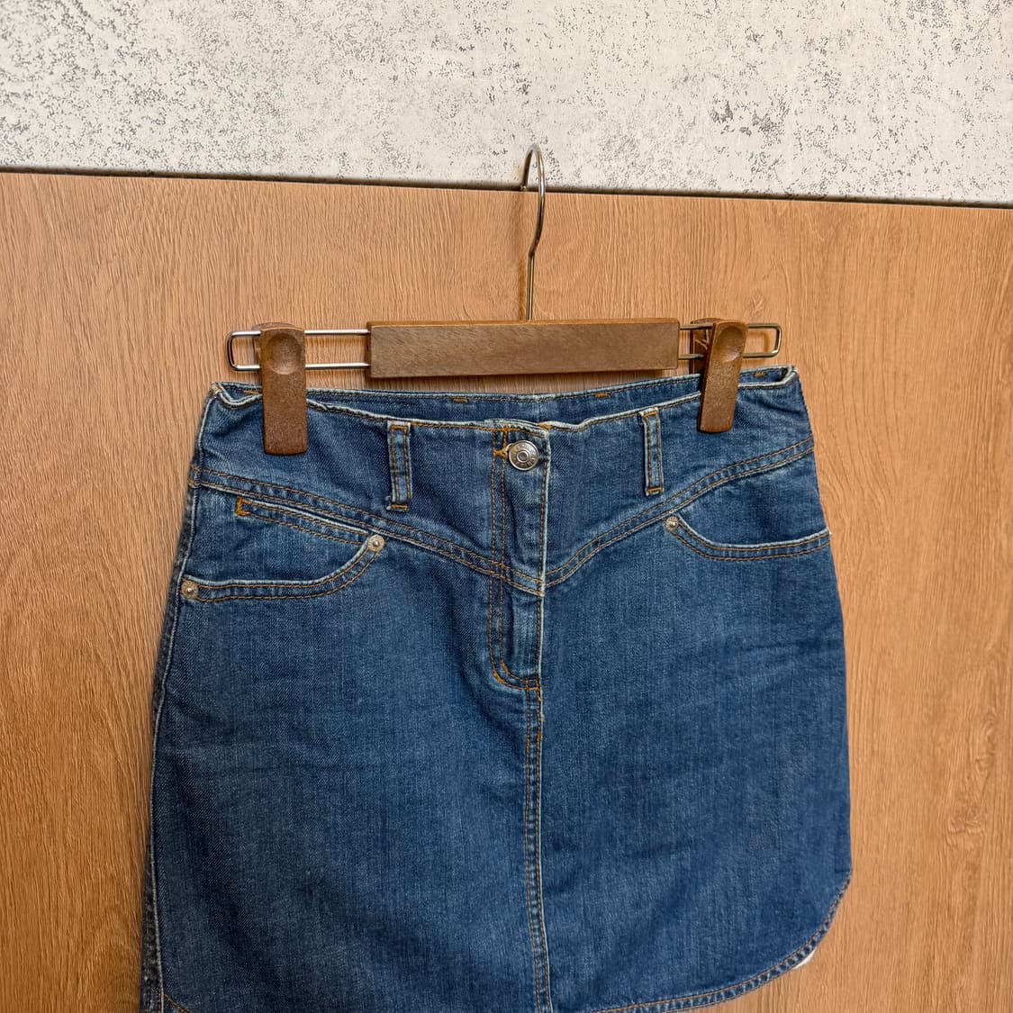 씨 바이 끌로에 데님 미니 스커트 백 로고 패치 디테일 중청 상품이미지5