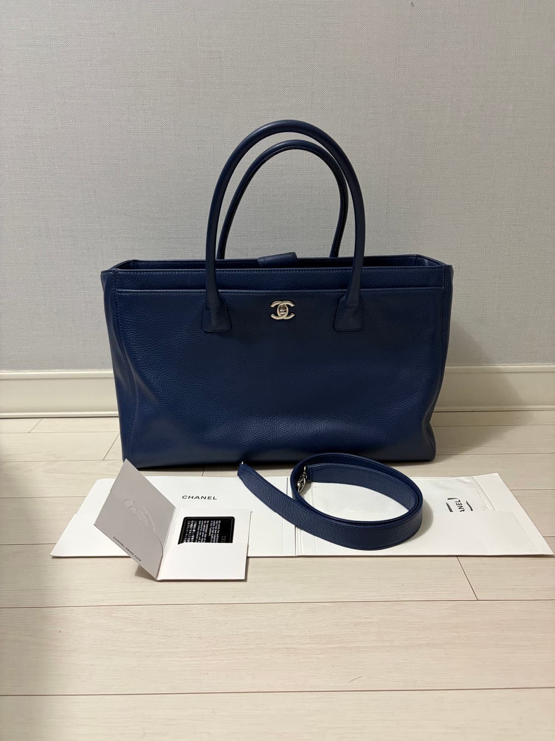 샤넬 서프백 네이비 은장 상품이미지1
