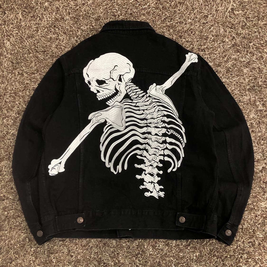 라퍼 스켈레톤 자수 블랙 데님 자켓 상품이미지1