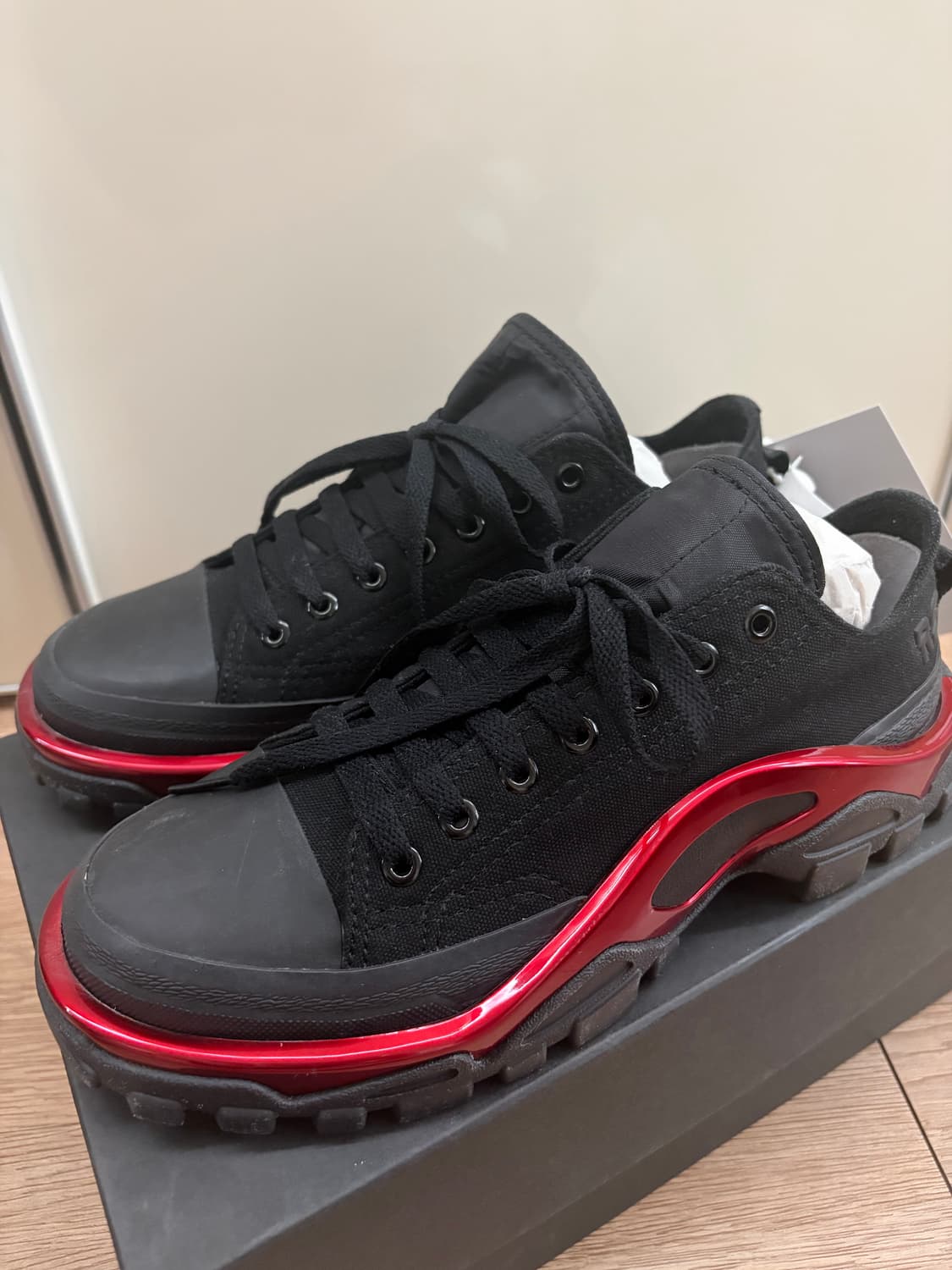 라프시몬스 아디다스 뉴러너 250 상품이미지1