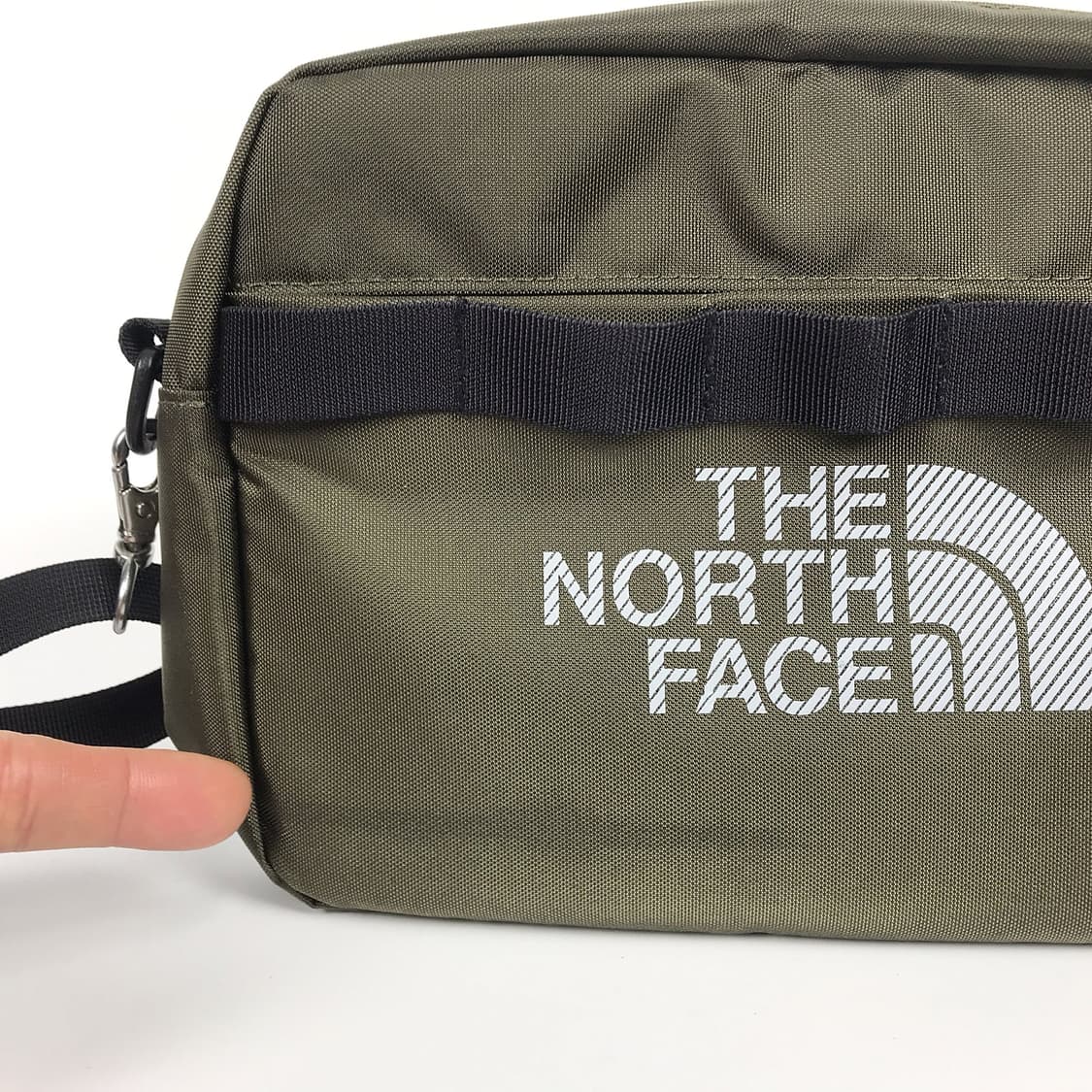 노스페이스 카키색 크로스백 가방 상품이미지2