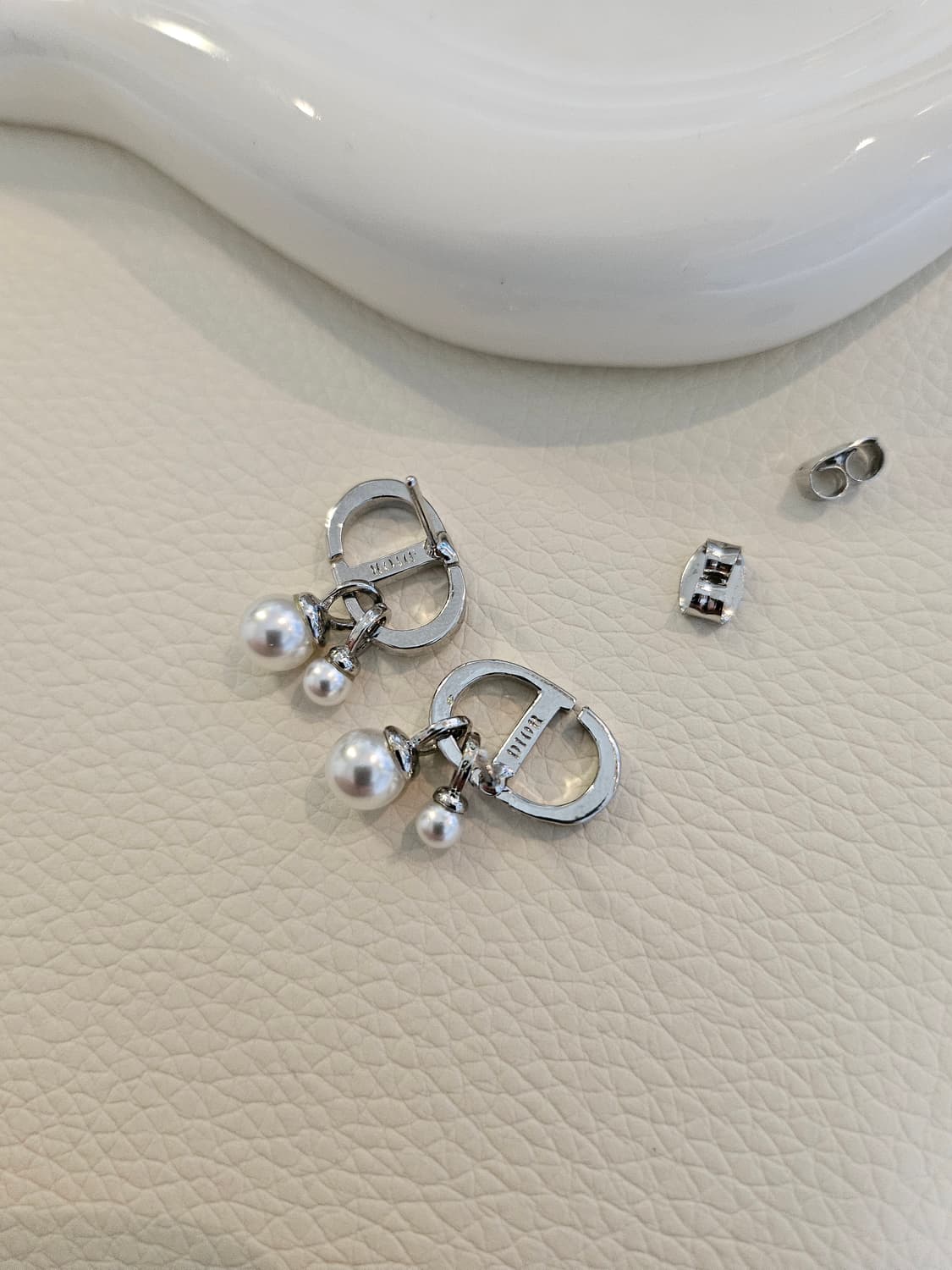 디올 업사이클링 드롭진주 실버 귀걸이 상품이미지4