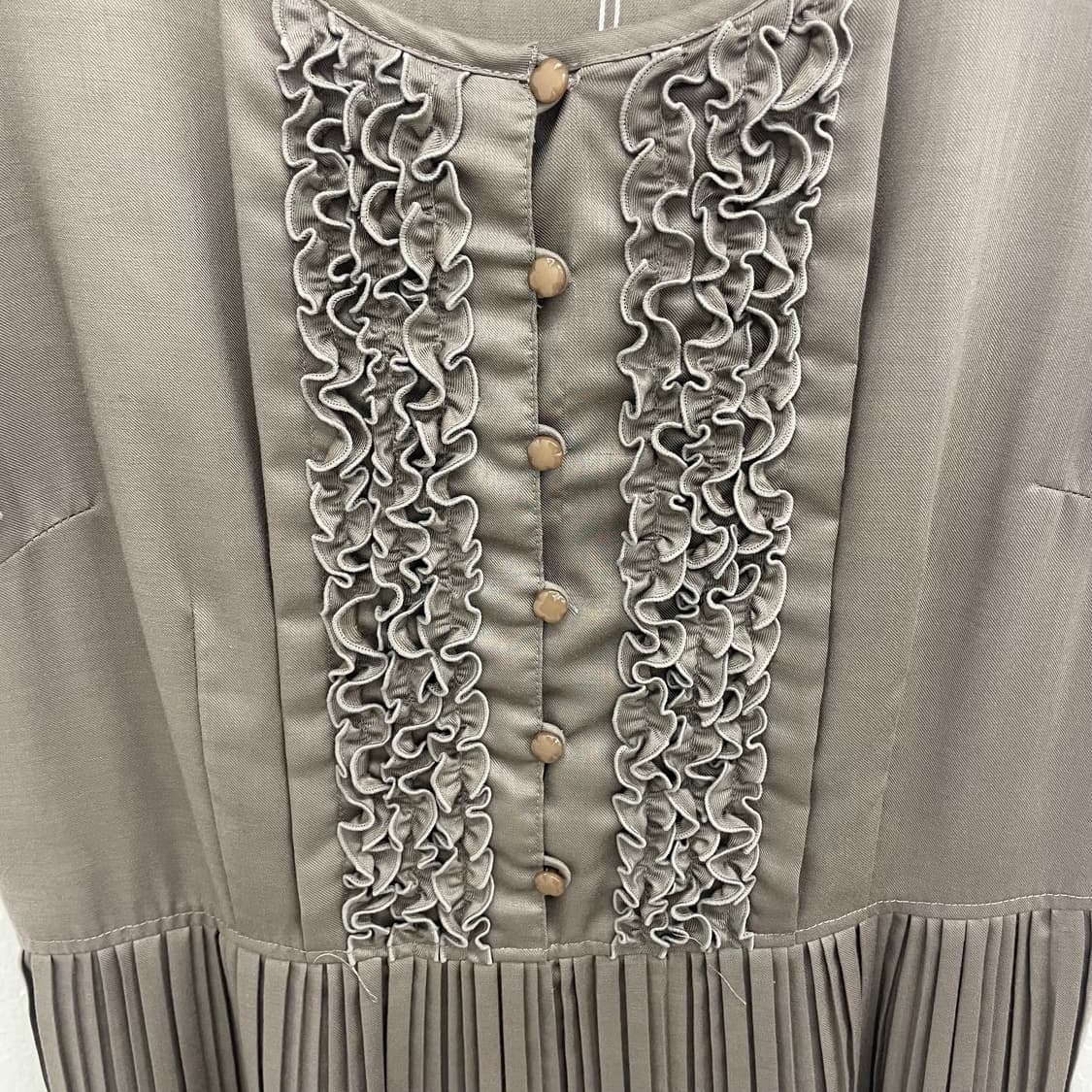 Mocha Ruffle Pleats Dress 상품이미지3