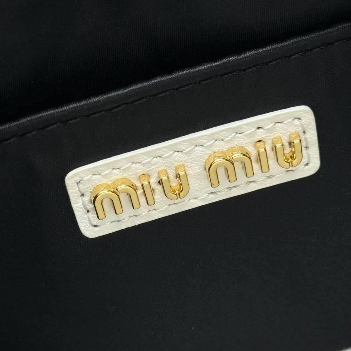 미우 미우 원더 마틀라세 나파 레더 호보백 화이트 상품이미지7