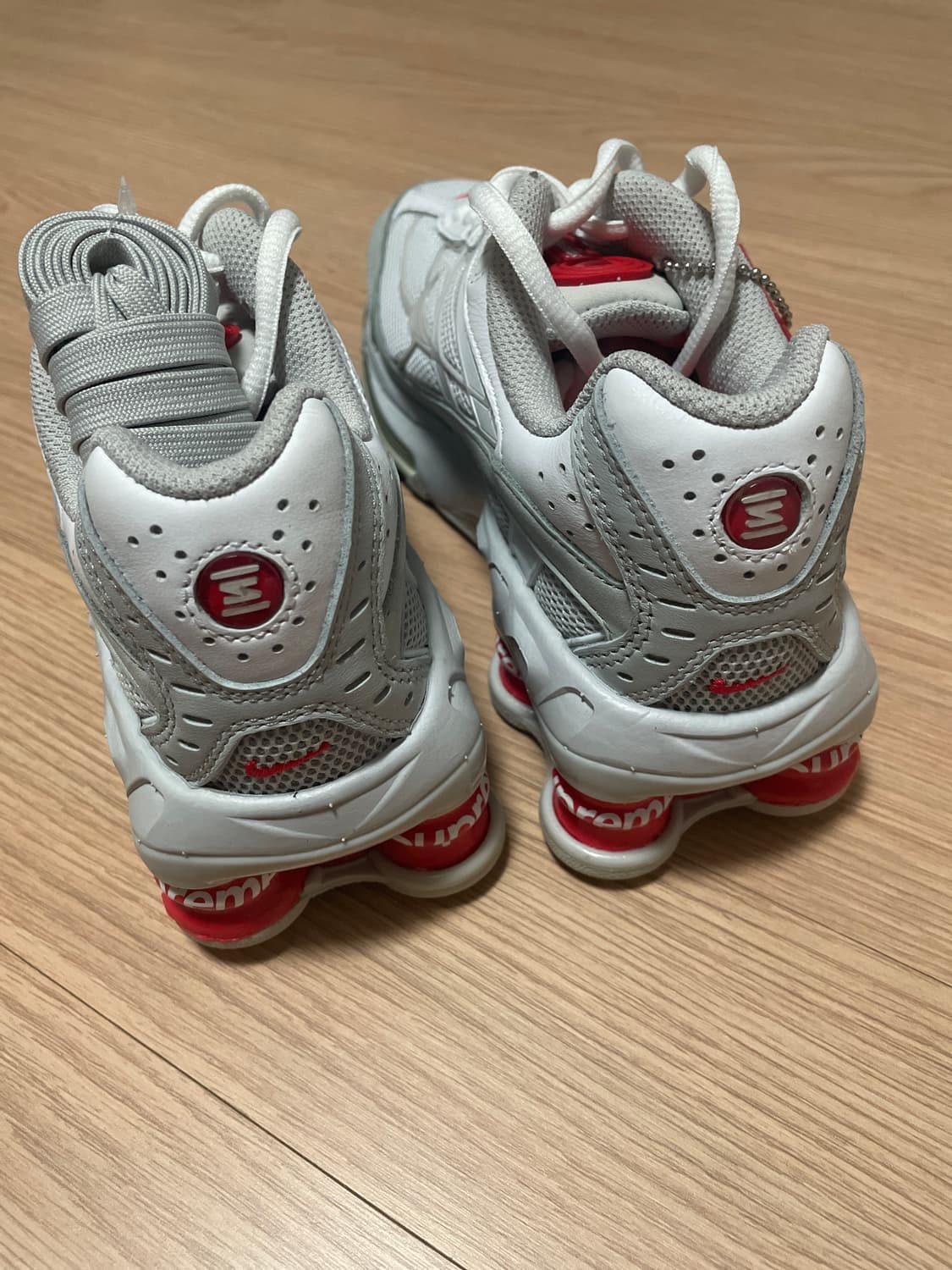 나이키 x 슈프림 샥스 라이드 2 SP 화이트 235(US4.5)새상품 상품이미지3