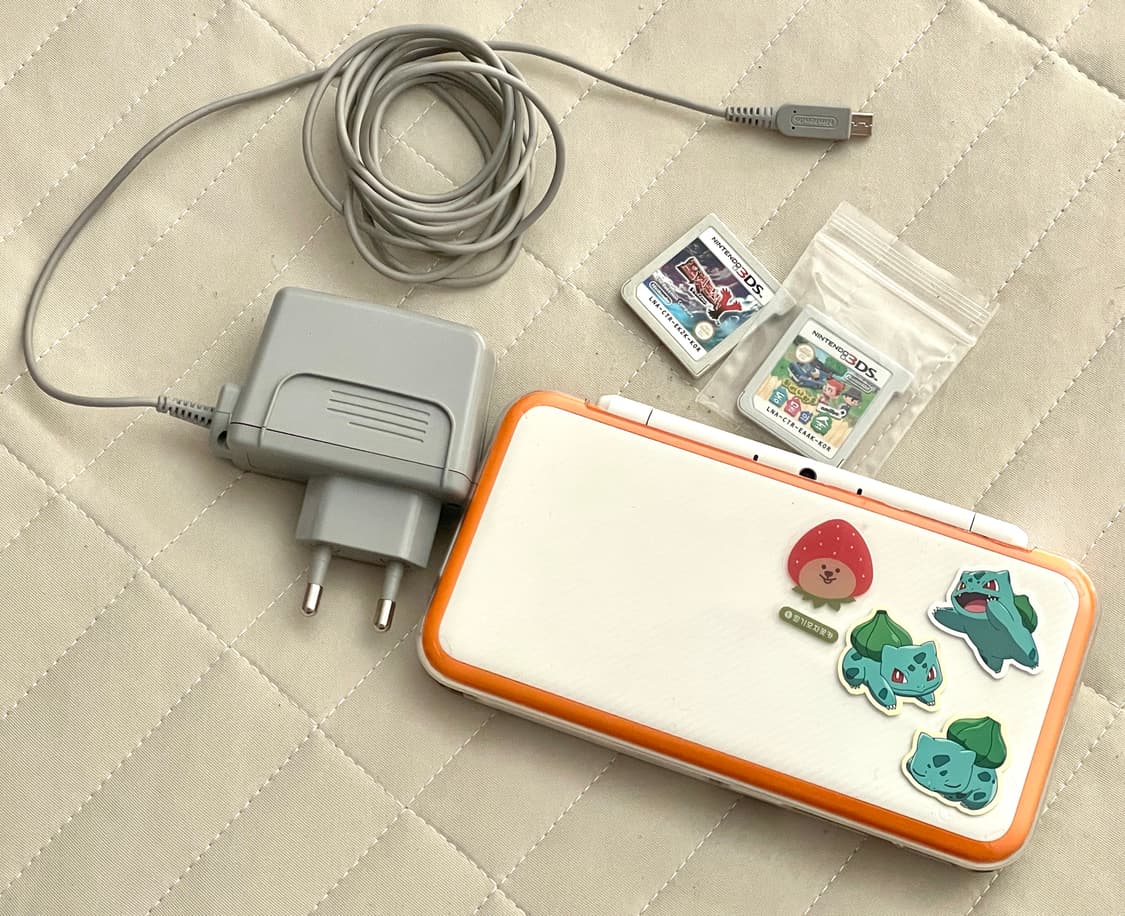 닌텐도 New 2DS XL 화이트/오렌지 + 칩 포함 일괄 판매 상품이미지1