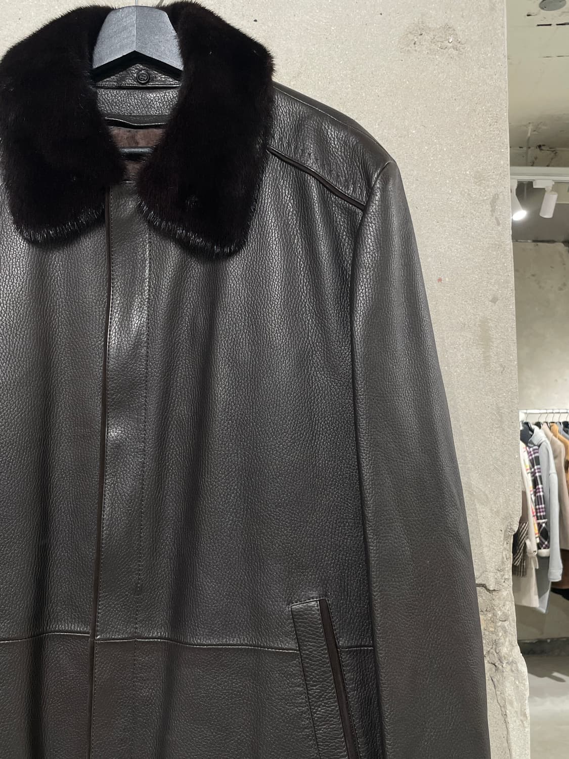 지방시 다크 브라운 밍크 라이너 쉽 레더 코트 상품이미지3