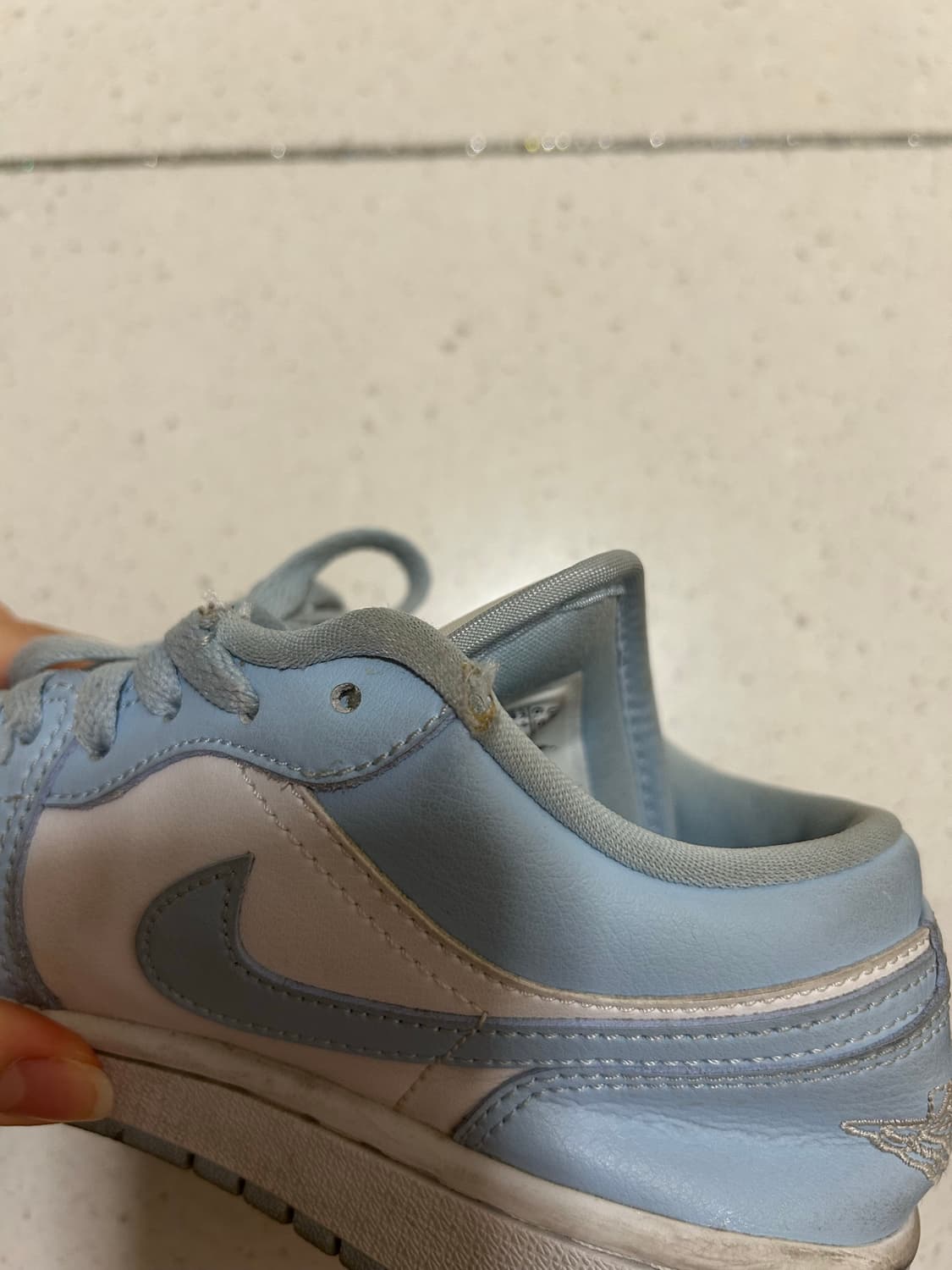 조던1 로우 화이트 아이스 블루 상품이미지2