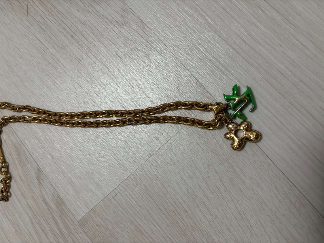 루이비통 LV 블루밍 팬던트 골드 상품이미지4