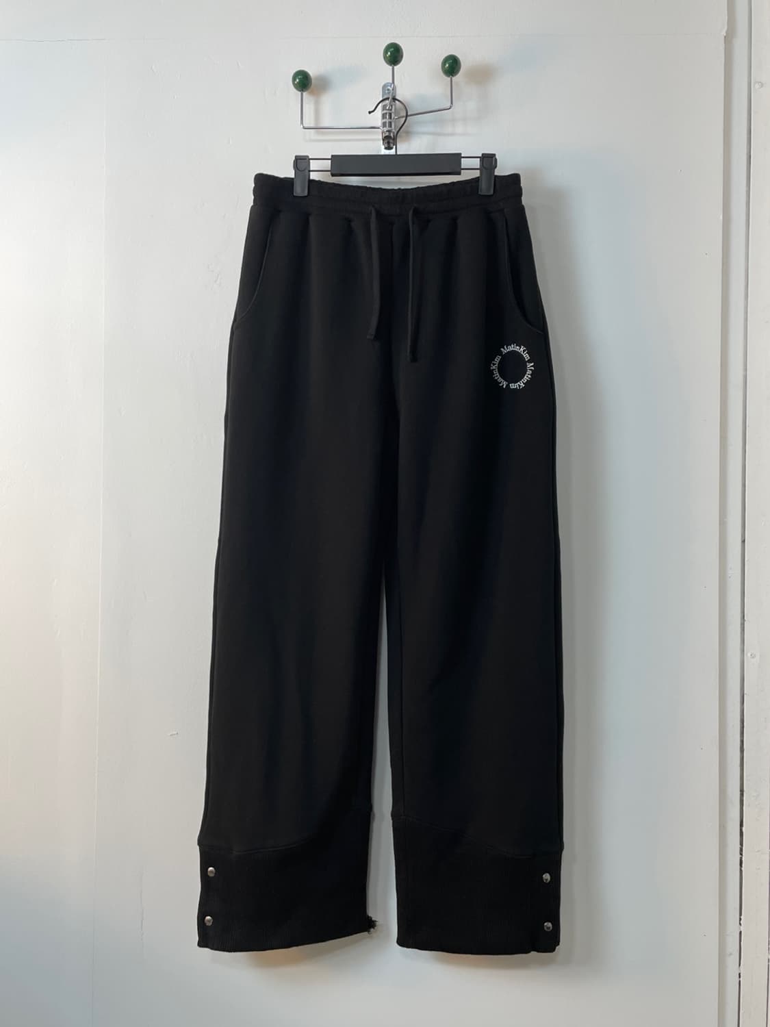 마뗑킴 턴 업 디테일 스웻팬츠  상품이미지1