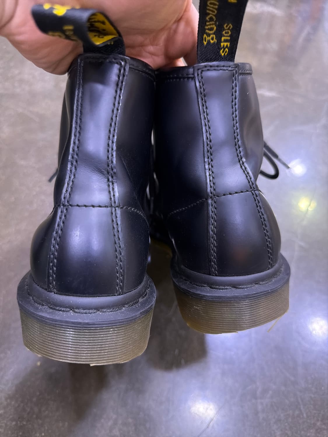 닥터마틴 101 6홀 워커 부츠 블랙 250 상품이미지6