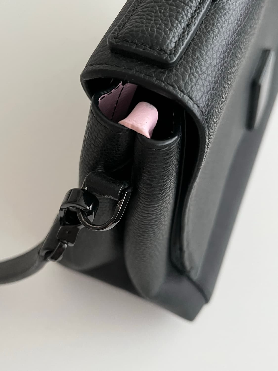 럭키슈에뜨 x 쿠론 크로스백 블랙 상품이미지9