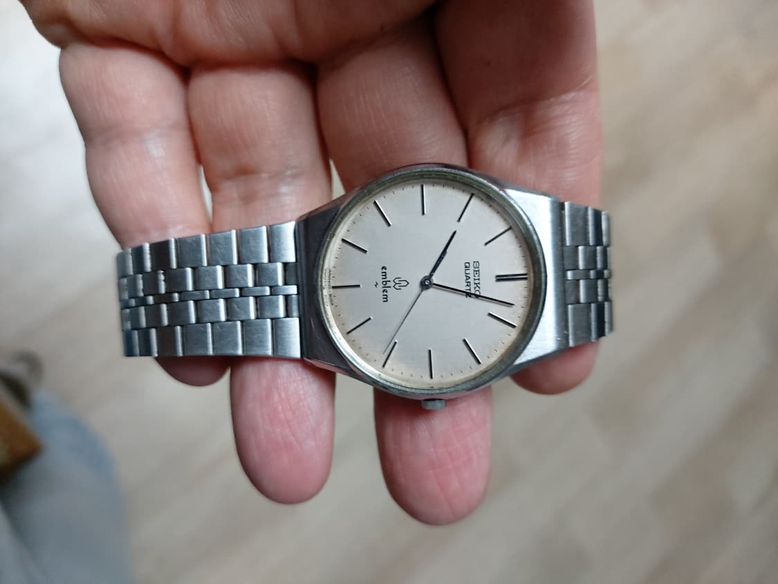 깔끔한 디자인의 세이코 엠블럼 쿼츠 남성용 시계 상품이미지1