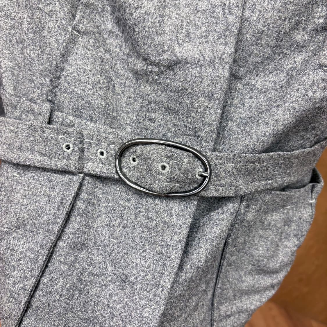휴고 보스 카라넥 긴팔 자켓 투버튼 허리 원 턱 벨트 디테일 그레이 상품이미지6