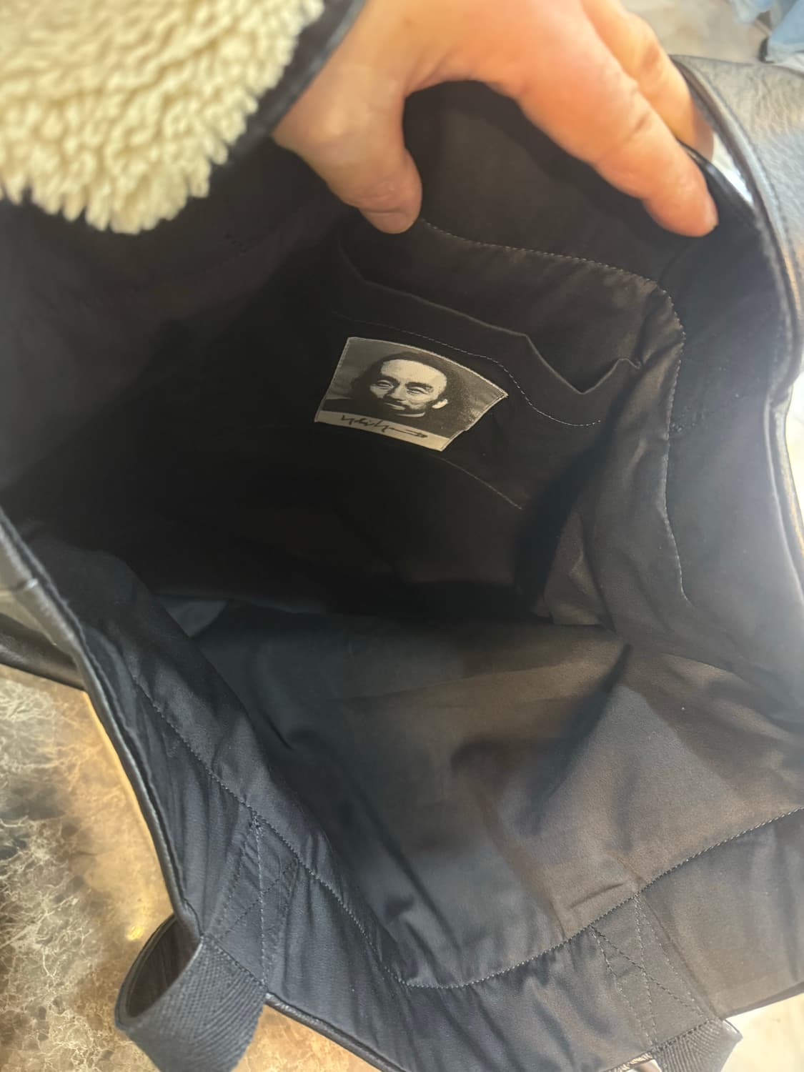 정품 요지야마모토 레더 쇼퍼백 팝니다 상품이미지6