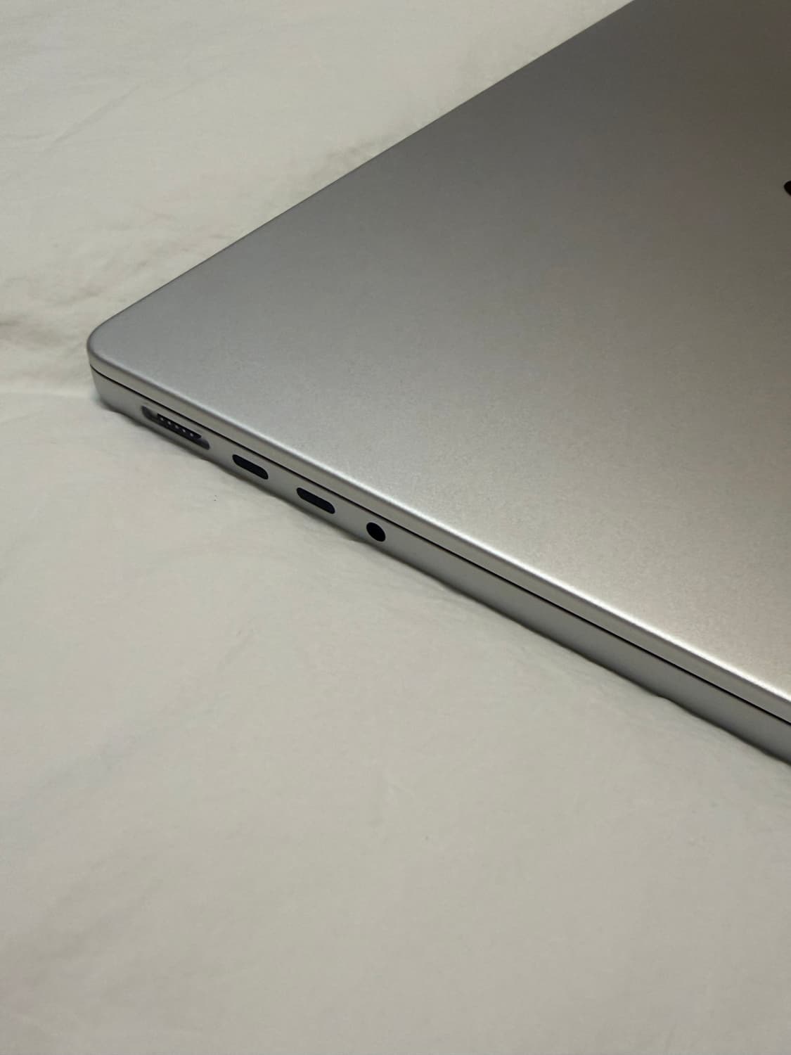 애플 맥북 m3 14인치 실버 16GB 1테라 상품이미지3