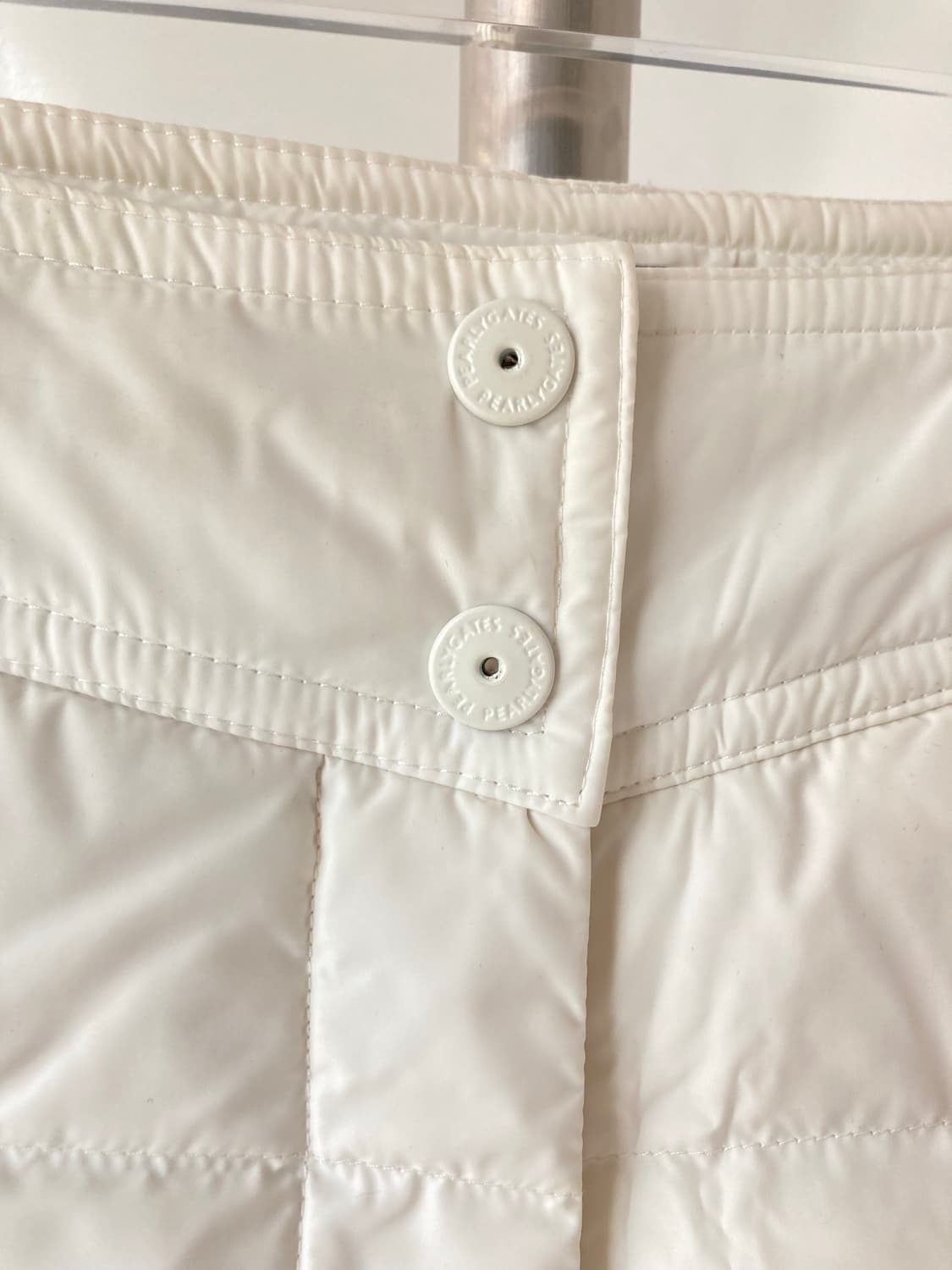 새상품) 파리게이츠 여성 퀼팅 구스 숏팬츠 화이트 상품이미지2