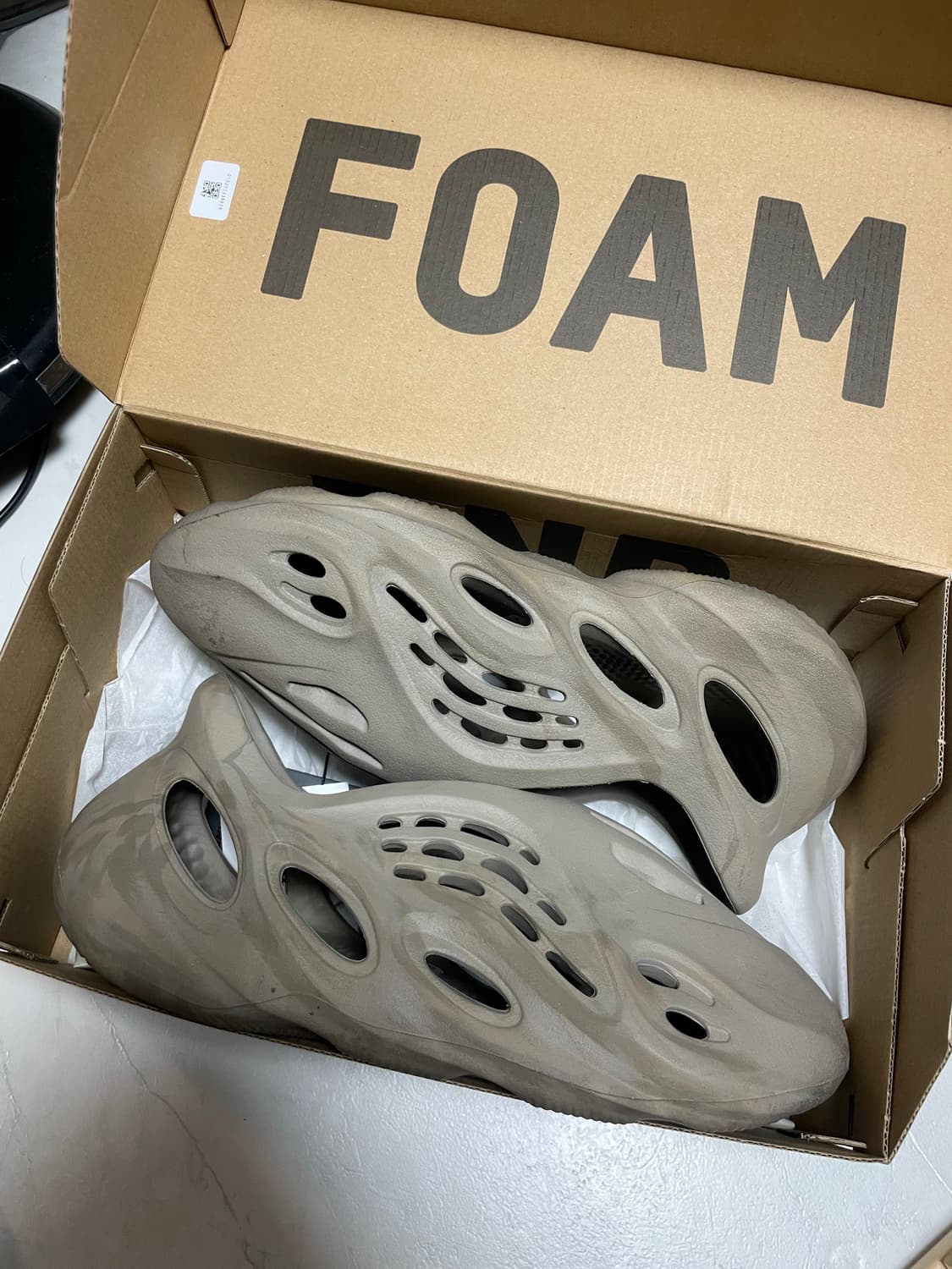 이지 폼러너 샌드 265 팝니다 상품이미지1