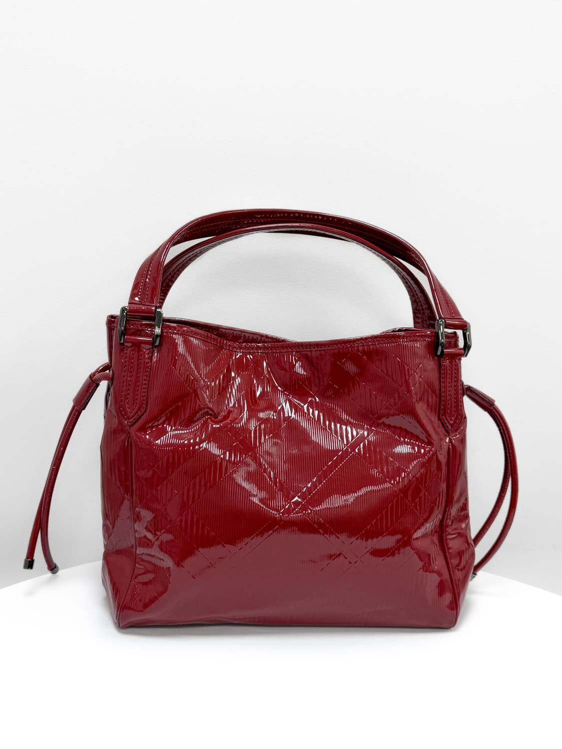 버버리 페이턴트 체크 엠보싱 숄더백 상품이미지4