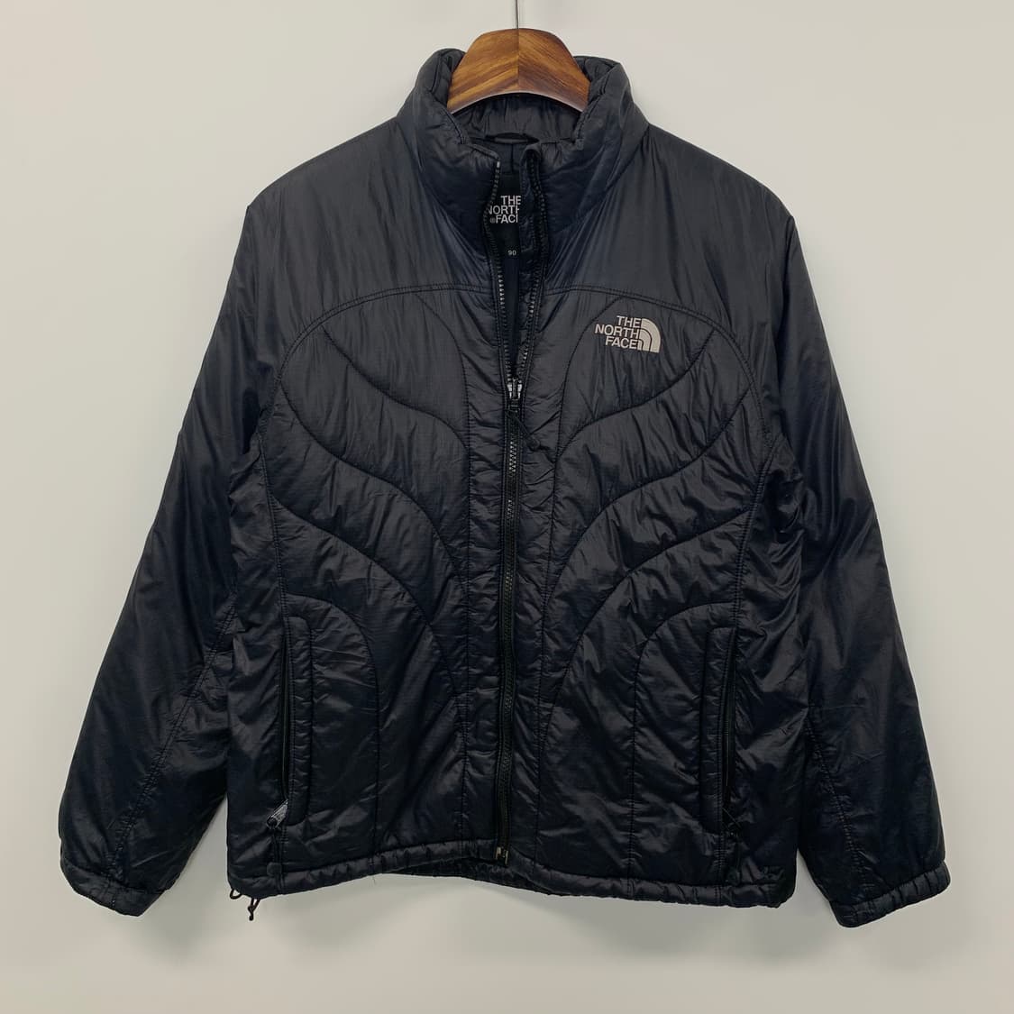 노스페이스 자수로고 블랙 윈드 경량 패딩 상품이미지2