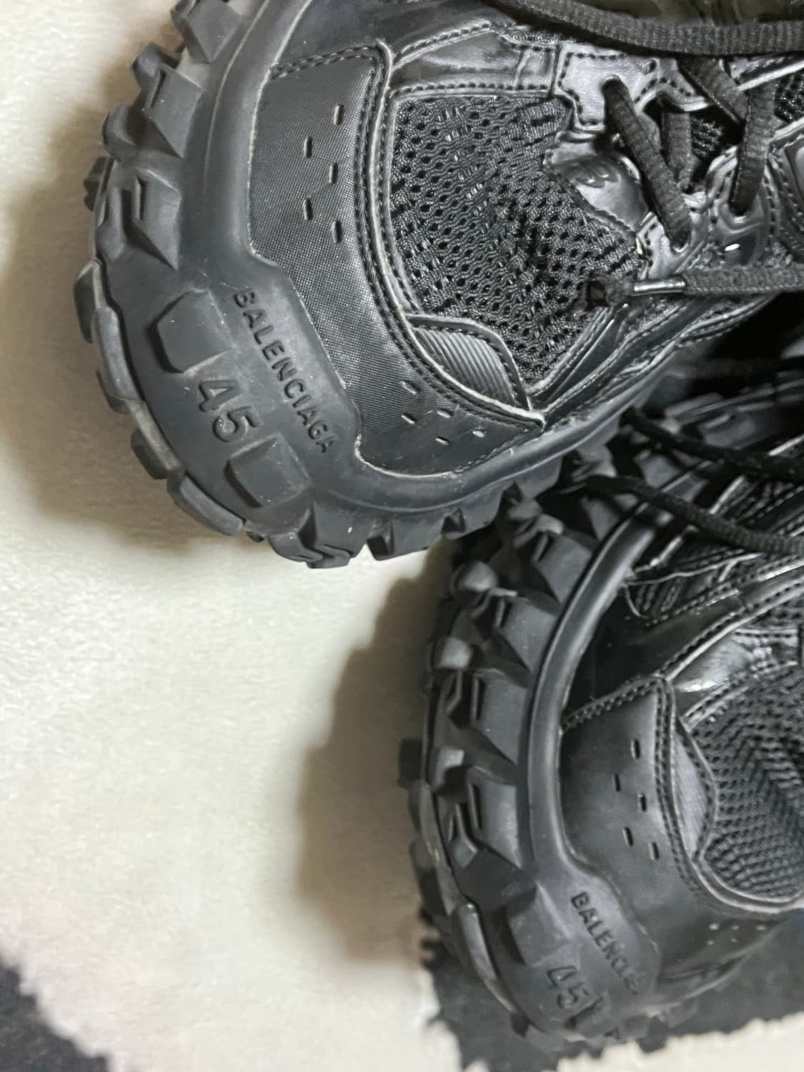 발렌시아가 디펜더 45 상품이미지6