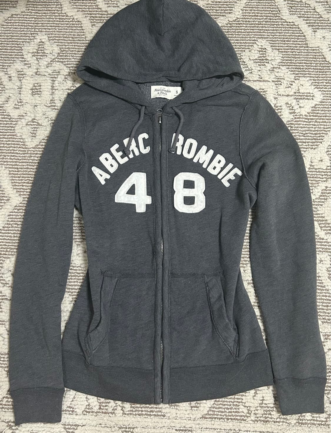 아베크롬비 라운드로고 진그레이 차콜 후드집업 촤르르재질 상품이미지1
