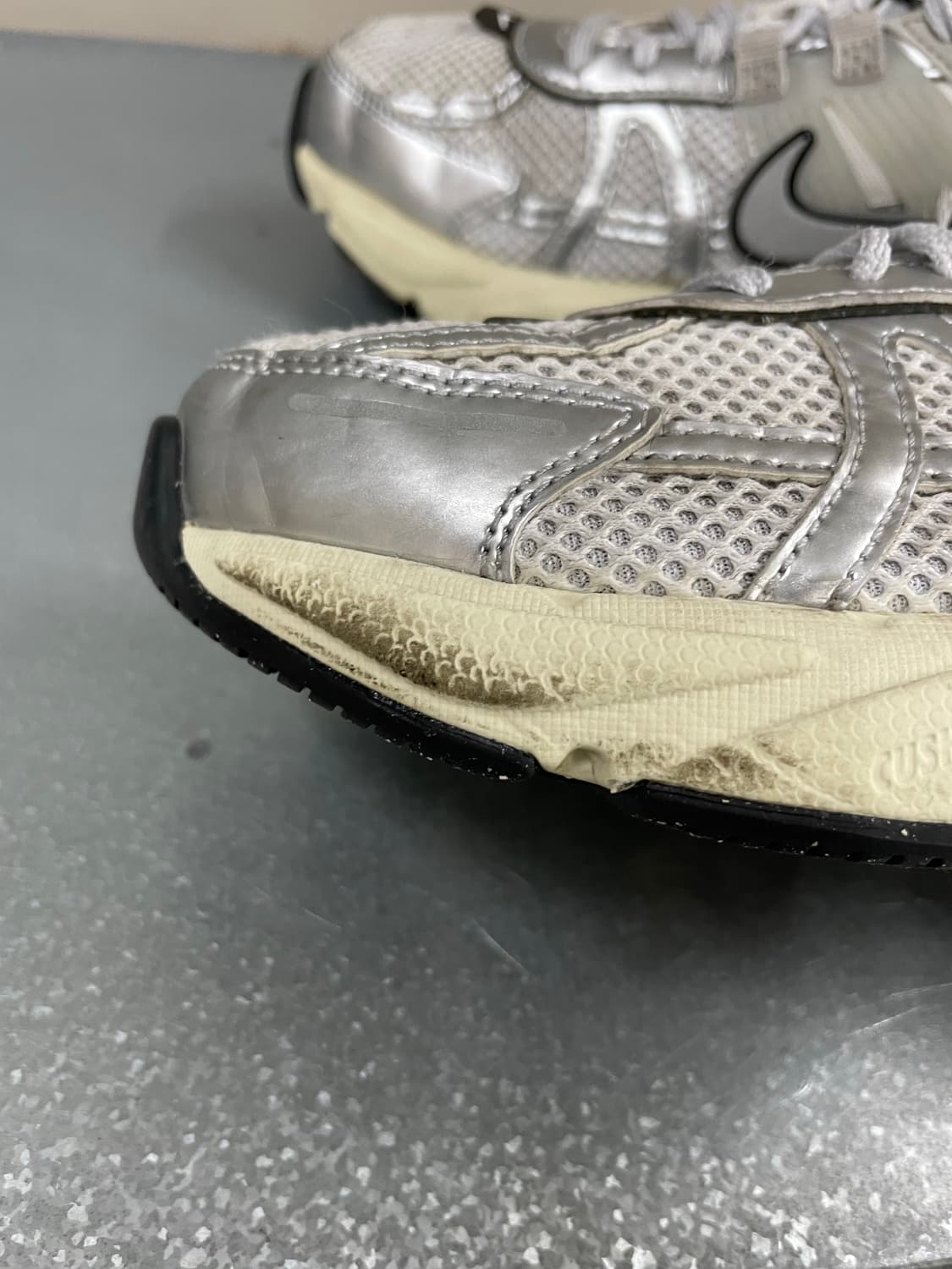 나이키 V2K 런 서밋 화이트 메탈릭 실버 235 상품이미지7