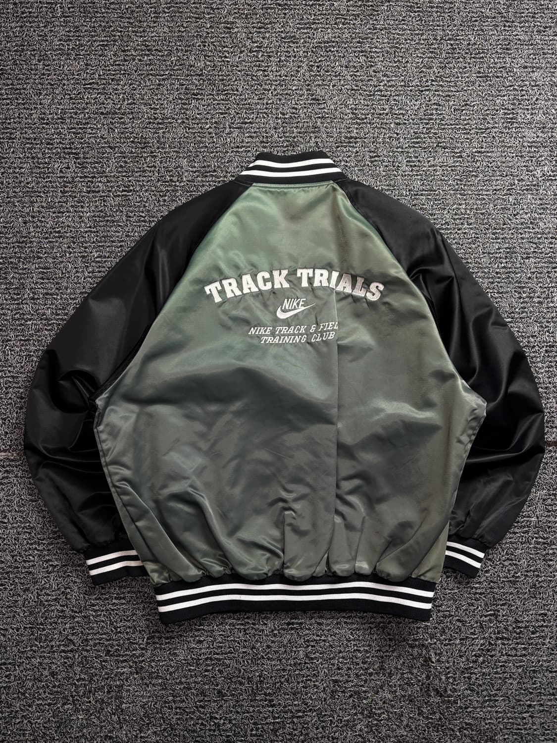  00s 나이키 트랫 트레일 빅로고 올드스쿨 사틴 바시티 점퍼 2293 상품이미지4